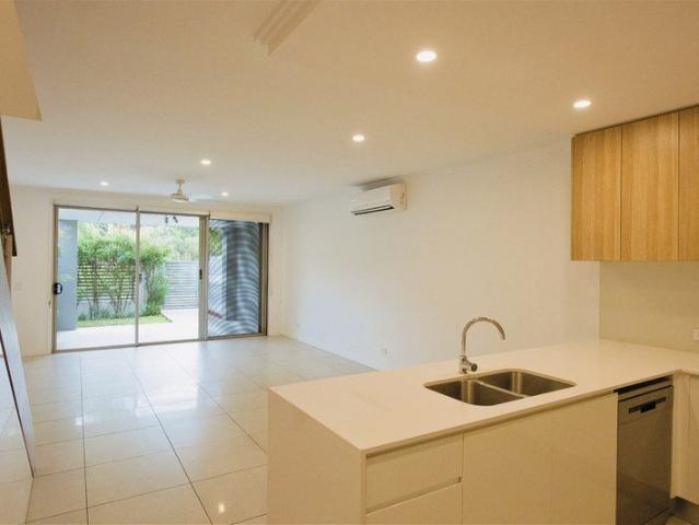 Spacious 3 Bedroom Townhouse in Prime Robina Location