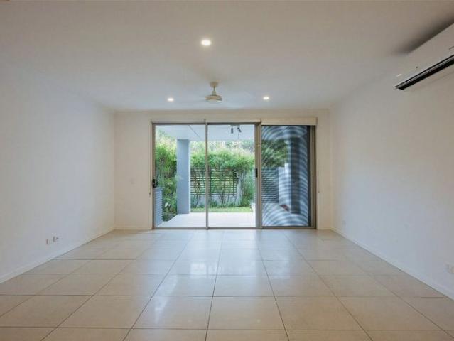 Spacious 3 Bedroom Townhouse in Prime Robina Location