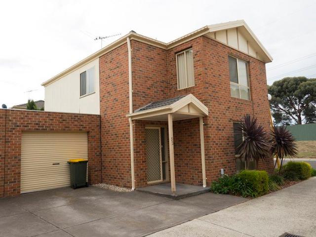 SPACIOUS 3 BEDROOM TOWNHOUSE IN PRIME TAYLORS LAKES LOCATION