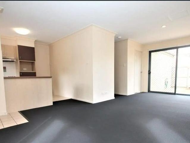 Spacious 3 Bedroom Townhouse in the Heart of Coomera!