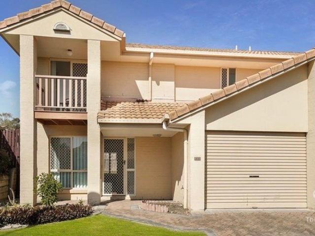 Spacious 3 Bedroom Townhouse ? Pool, Tennis Court & Water Included