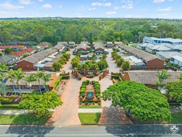 Spacious 3 Bedroom Townhouse | Prime Ormiston Location