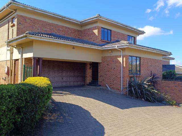 Spacious 3 Bedroom Townhouse TO LET in Monteseel