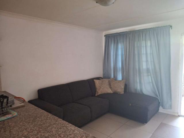 Spacious 3 bedroom townhouse to rent in Aliwal Gardens, Ruyterwacht