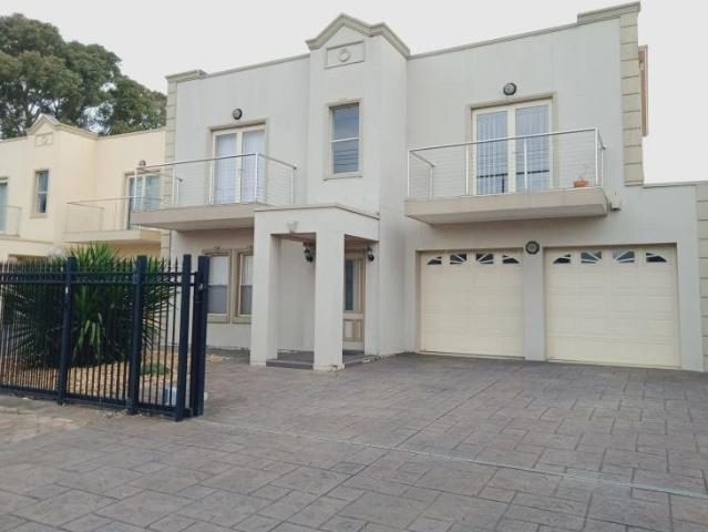 Spacious 3 bedroom townhouse with double garage & ducted cooling/heating