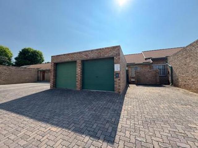spacious 3 bedroom townhouse with do.