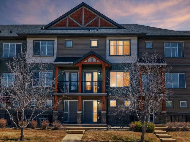 Spacious 3 Bedroom Townhouse with Den | Great Family Location Skyview — 3 Bedrooms+ Den Townhouse