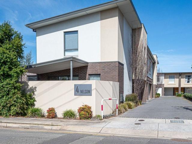 Spacious 3 Bedroom Townhouse with Solar, Tesla Powerwall & Everything at Your Doorstep
