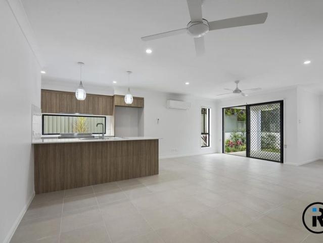 Spacious 3 Bedroom Townhouse with Study!