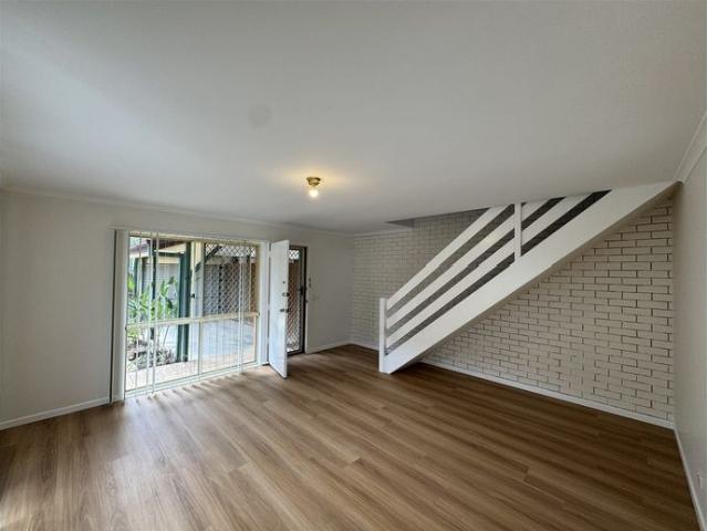 Spacious 3 Bedroom Townhouse with Pool & Great Complex Facilities