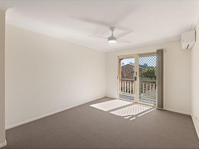 Spacious 3 Bedroom Townhouse with Pool in Complex