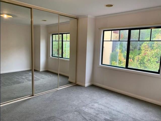 SPACIOUS 3 BEDROOM TOWNHOUSE WITH PRIVATE COURTYARD