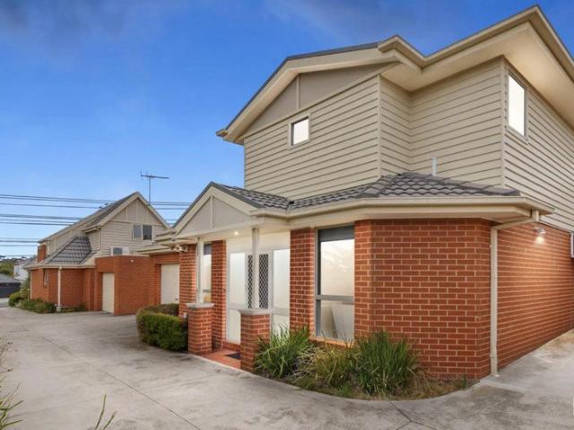 SPACIOUS 3 BEDROOM TOWNHOUSE!