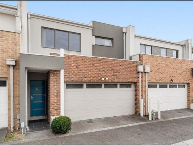 Spacious 3 bedroom townhouse