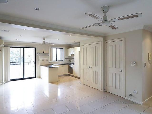 Spacious Three Bedroom Townhouse in a Prime Location