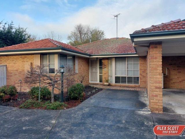 Spacious 3 Bedroom Unit with Double Carport in Prime Berwick Location