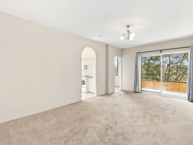 Spacious 3 Bedroom Unit with Lock Up Garage in Convenient Hornsby Location