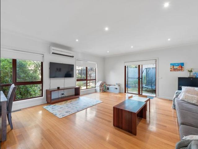 Spacious 3 Bedroom Unit in a Convenient Crib Point Location