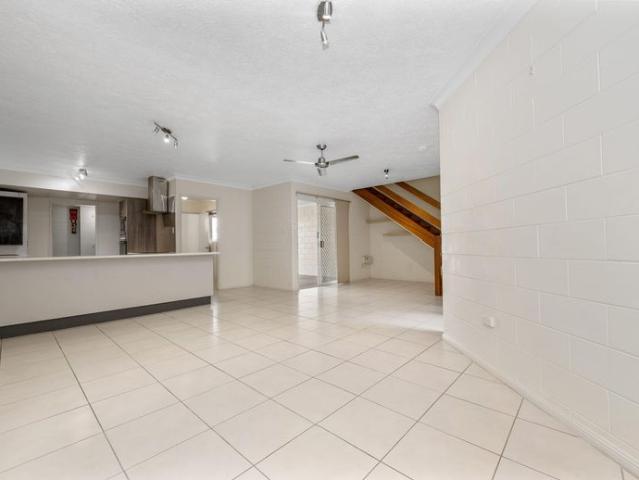 Spacious 3 Bedroom Unit in a Prime Location Available 17/08/2026 !