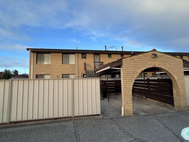 LEASE PENDING SPACIOUS 3 BEDROOM UNIT IN HEART OF ROCKINGHAM!