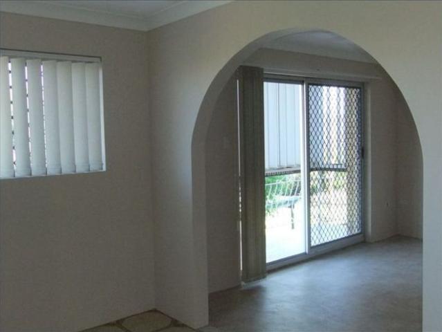 Spacious 3‑Bedroom Unit in Prime Chermside Location!