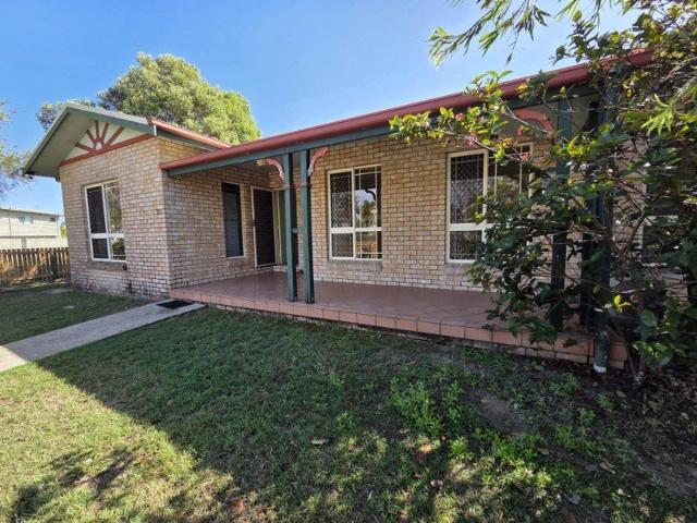 Spacious 3 Bedroom Unit in Prime South Mackay Location