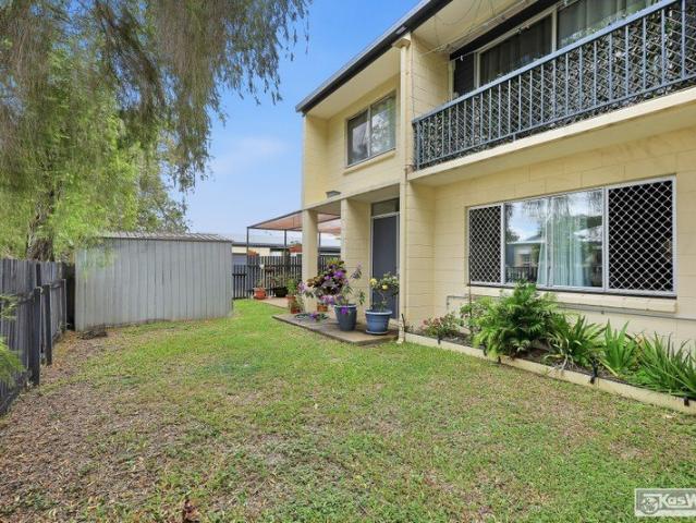 MASSIVE 3 BEDROOM GROUND FLOOR UNIT. THE SIZR OS A HOUSE! OWN YARD! ENTERTAINMENT AREA
