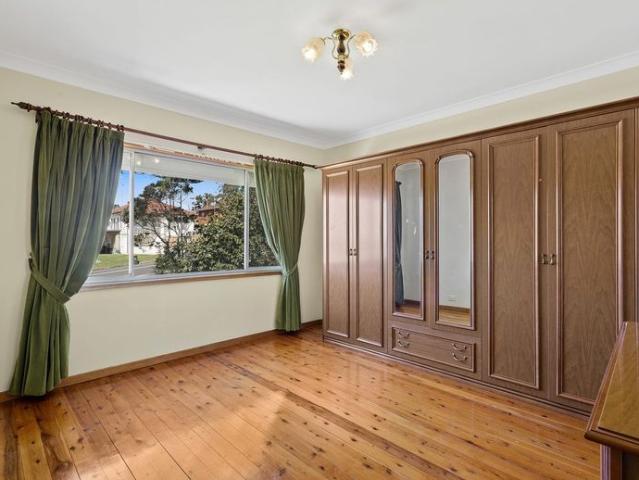 Spacious 3 Bedroom upstairs Apartment