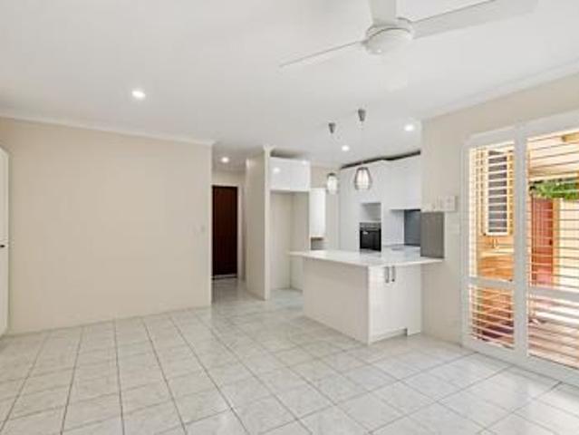 Spacious 3 Bedroom Villa in the Heart of Inglewood