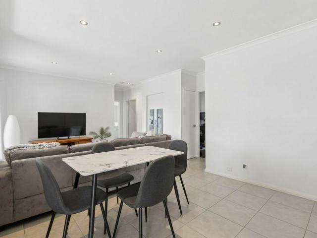 SPACIOUS 3 BEDROOM VILLA WITH COURTYARD, AIR CONDITIONING & LOCK UP GARAGE