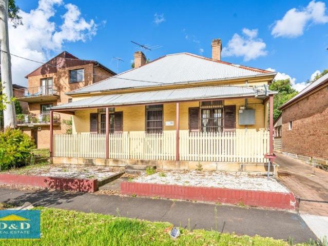 Spacious 3 Bedrooms Home. Separate Lounge and Dining. Ducted Air Conditioning. Walk to Parramatta City Centre. Four Car Spaces