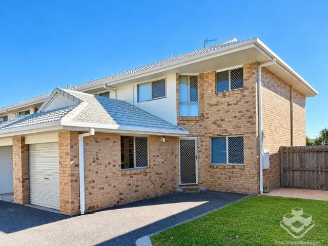 Spacious 3 Bedrooms Townhouse in a very convenient location