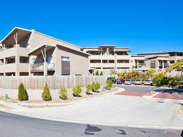 Spacious 3 Bedrooms Unit with low maintenance facilities