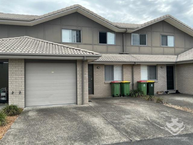 Spacious 3 beds Townhouse for Rent