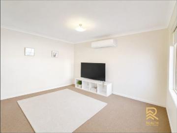 Spacious 3 beds Villa with Separate Living Area