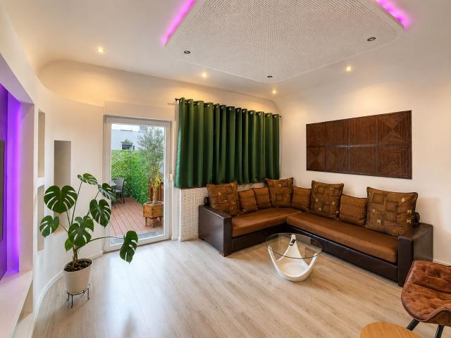 Spacious 3 room apartment with 40 sqm terrace in Bielefeld, Bielefeld Amsterdam Apartments for Rent