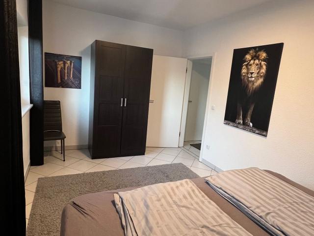 Spacious 3 Room Apartment with Loggia & Great Connections, Koln Amsterdam Apartments for Rent