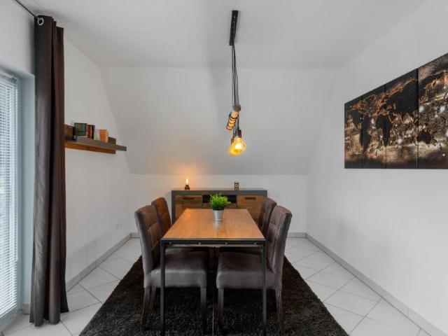 Spacious 3 Room Apartment with Loggia & Great Connections