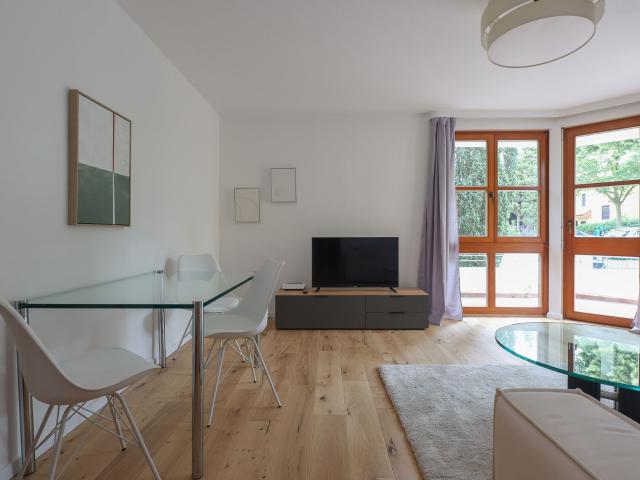 Spacious 3 Room Apartment with Terrace, Conservatory and Garden Access in Reinickendorf