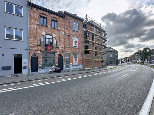 Spacious 3 room house with duplex suite on Rooigemlaan