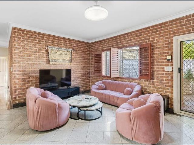Spacious 3–4 Bedroom Family Home with Guest House in Prime Riverwood Location