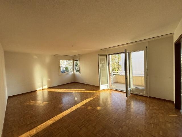 Spacious 3.5 room apartment in Lausanne, near Sauvabelin Park