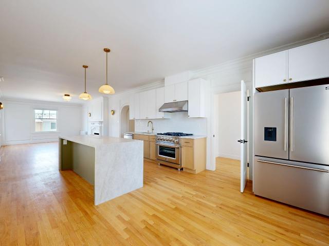Spacious 3BR with Golden Gate Bridge Views | In Unit Laundry | Pet Friendly