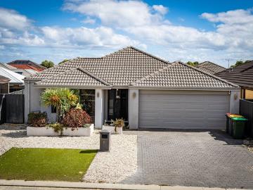 429sqm Cul de Sac Home with Hardwood Floors and Theatre Room