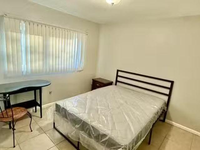 Spacious Tampa home Comfortable Living Centrally located c.