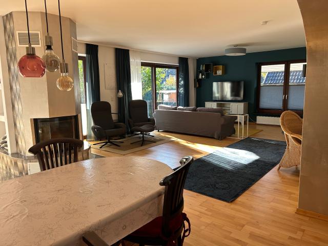 Spacious Temporary Living – 120 sqm with Fireplace, Private Sauna, Parking, and Balcony in a Green Setting