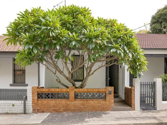 Spacious Terrace with Lock Up Garage in a Prime Lifestyle Setting