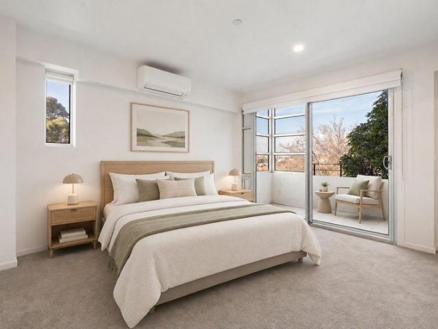 Spacious third floor apartment with city views