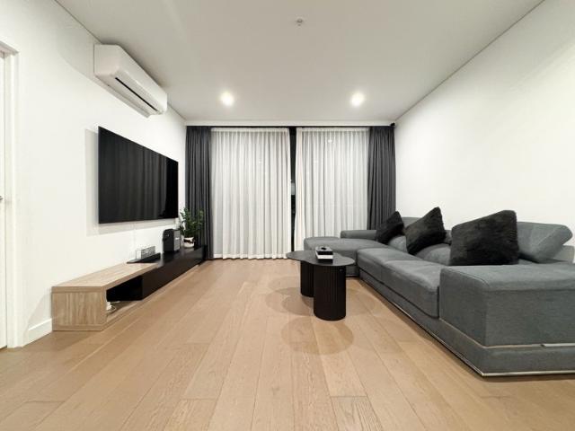 UNFURNISHED Spacious Three Bed Family Apartment with good size yard