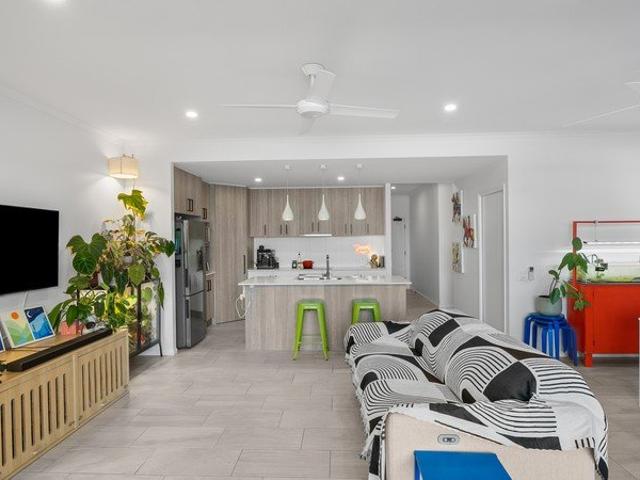 Spacious three bedroom apartment with oversized balcony & plenty of storage